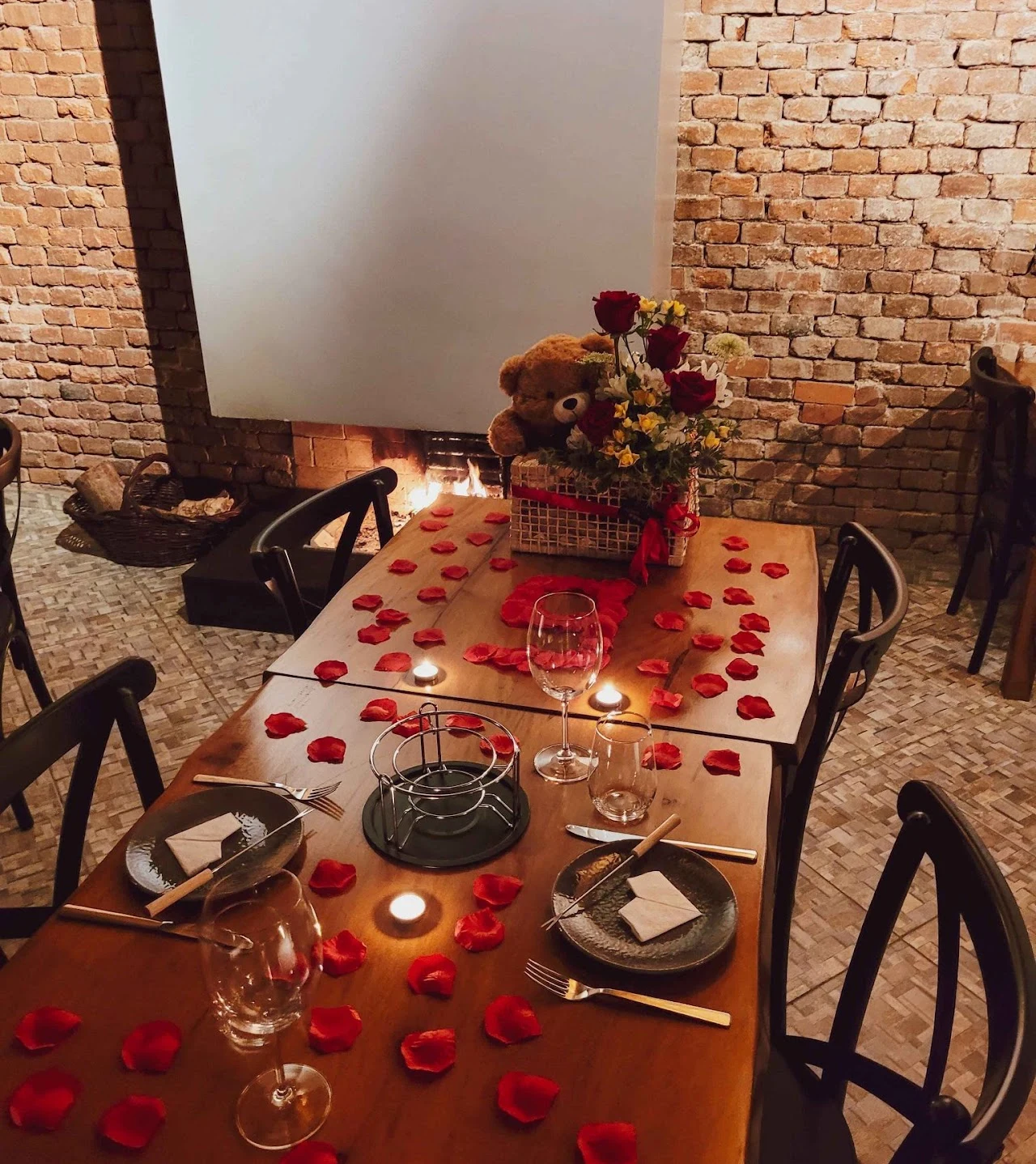 Mesa decorada para comemoração no Vers La Lune